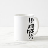 もっと愛し、心配しない、マグ感動的。 コーヒーマグカップ (正面右)