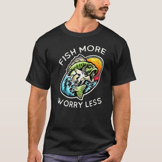 もっと釣りをして、あまり心配しない釣り人 Tシャツ (正面)