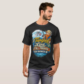 もつれたラインの釣りユーモアデザイン Tシャツ (正面フル)