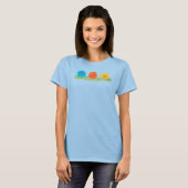 もふもふの生き物がハートを持っている Tシャツ (正面フル)