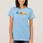 もふもふの生き物がハートを持っている Tシャツ (正面)