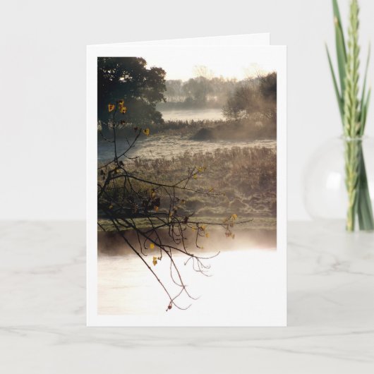 もやのかかった湖の風景 カード (正面)