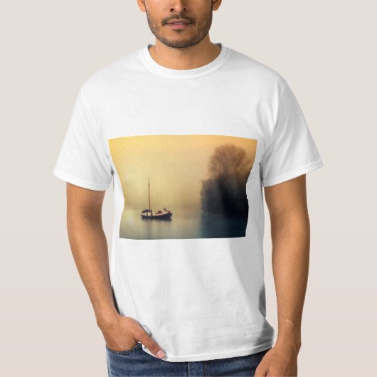 もやの帆船 Tシャツ (正面)