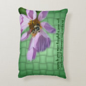 やさしさ引用文ビーオンフラワー感動的 アクセントクッション (裏面(縦))