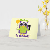 やじり声フクロウの第1誕生日のTシャツおよびギフト カード (黄色い花)