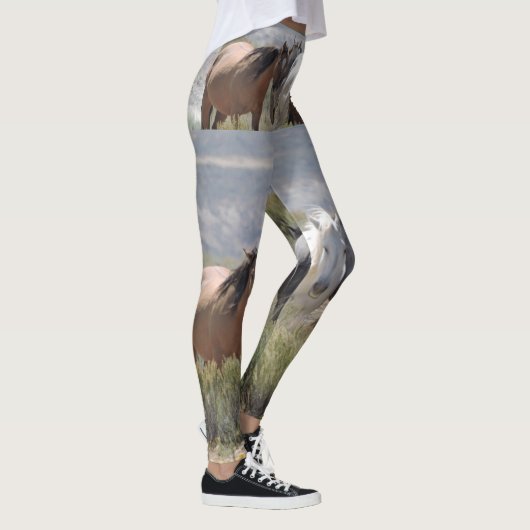 やりたい放題やることは砂の洗面器で放し、 レギンス (右)