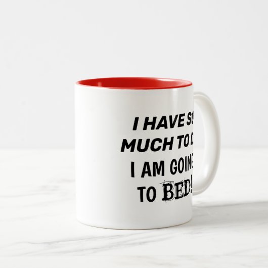 「やることがたくさんある…私は寝る予定だ」 ツートーンマグカップ (正面右)