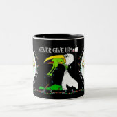 やる気を起こさせるなマグは-ちょうどそれをして下さい-決してあきらめません ツートーンマグカップ (中央)