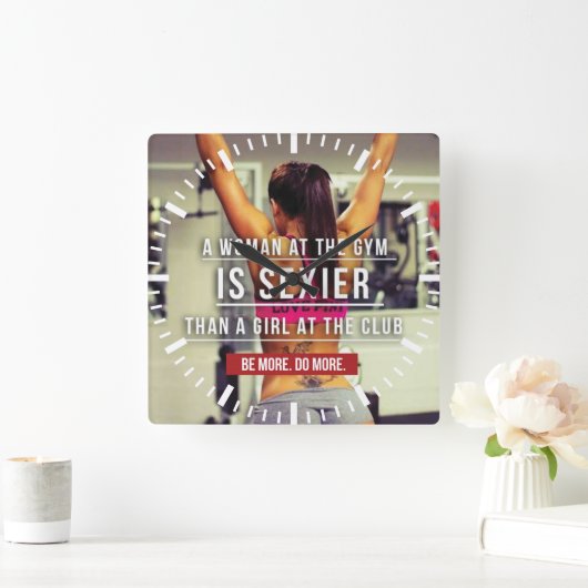 やる気を起こさせるな女性の体育館のトレーニング スクエア壁時計 (ホーム)