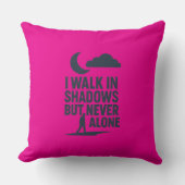 やる気を起こさせるクリスチャン枕「影を歩く クッション (正面)
