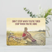 やる気を起こさせるサイクリングプリント – カスタマイズ可能な引用文 シーズンカード (スタンド正面)