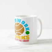 やる気を起こさせるチームワーク魔法 コーヒーマグカップ (正面右)