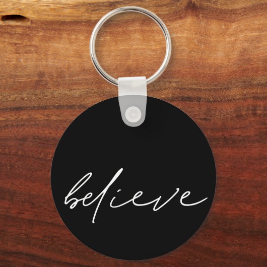やる気を起こさせる信じ白文字 キーホルダー (正面)