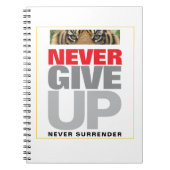 やる気を起こさせる引用文は決与えして降伏しない ノートブック (正面)