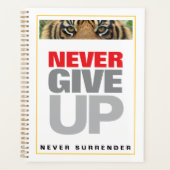 やる気を起こさせる引用文は決与えして降伏しない プランナー手帳 (正面)