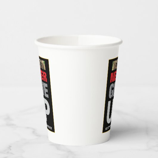 やる気を起こさせる引用文は決与えして降伏しない 紙コップ (左)