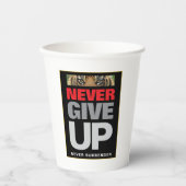 やる気を起こさせる引用文は決与えして降伏しない 紙コップ (正面)