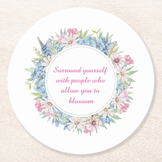 やる気を起こさせる引用文ピンクホワイトブルーフローラリース ラウンドペーパーコースター (正面)