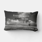 やる気を起こさせる引用文：欲しいものは… ランバークッション (裏面)