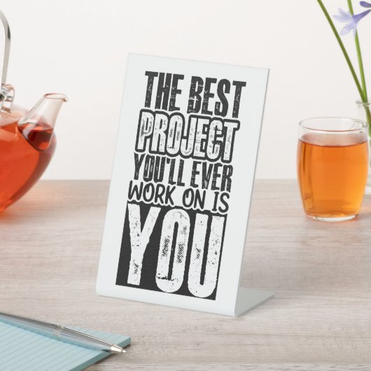 やる気を起こさせる引用文：自分自身を向上させ、愛する 台座サイン (インサイチュ)