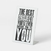 やる気を起こさせる引用文：自分自身を向上させ、愛する 台座サイン (正面)