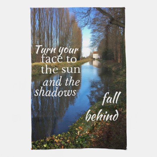 やる気を起こさせる引用文:顔を太陽に… キッチンタオル (縦)