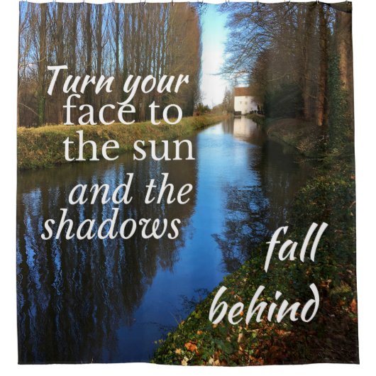 やる気を起こさせる引用文:顔を太陽に… シャワーカーテン (正面)