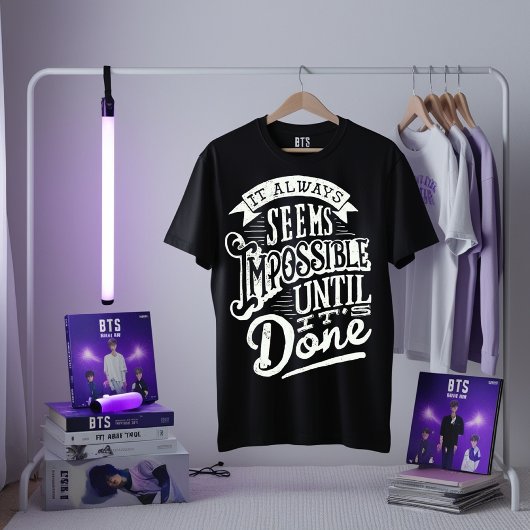 やる気を起こさせる引用文Tシャツ – 完了まで不可能 Tシャツ