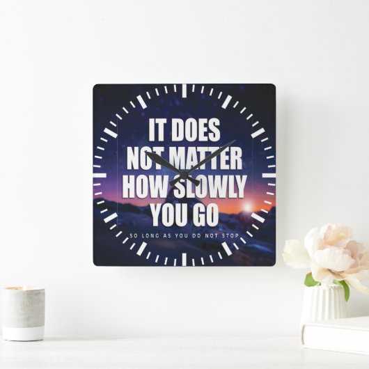 やる気 – どんなに遅く行っても問題ではない スクエア壁時計 (ホーム)