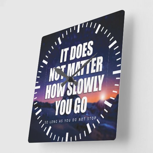 やる気 – どんなに遅く行っても問題ではない スクエア壁時計 (傾斜)