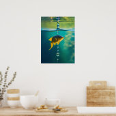 やわらかな波紋とともに魚に変身する水滴 ポスター (キッチン)