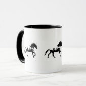 ゆっくりと駆けていいているFriesian マグカップ (正面左)