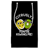 ゆったりとあなたは私のフルーツパおもしろいンダークBG スモールペーパーバッグ (正面)