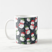 ゆったりとした雪だるま - クリスマスの赤と緑のパターン コーヒーマグカップ (左)