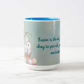 ゆり水彩及びパステルエッグとバニーの入ったバスケット ツートーンマグカップ (中央)