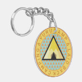 ゆるキャンプバッジ – レイドバックキャンピングロゴ キーホルダー (正面左)