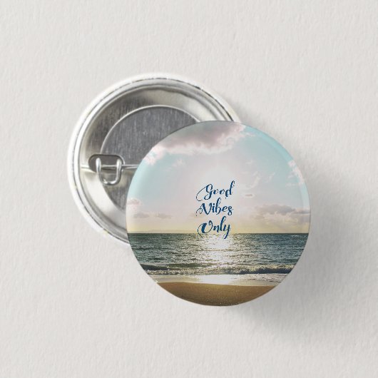 "よい感情"の引用文のタイポグラフィの海だけ日曜日 缶バッジ (正面&裏面)