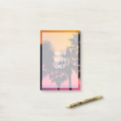 "よい感情"の熱帯ビーチのやし日没だけ ポストイット (デスク上)