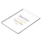 よい日のノートの金ゴールドのアクセント ノートブック (左側)