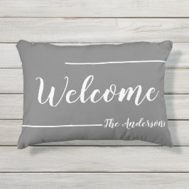 ようこそグレーと白のスクリプト文字名 アウトドアクッション