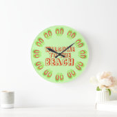 ようこそビーチグリーンビーチサンダル休暇 ラージ壁時計 (ホーム)