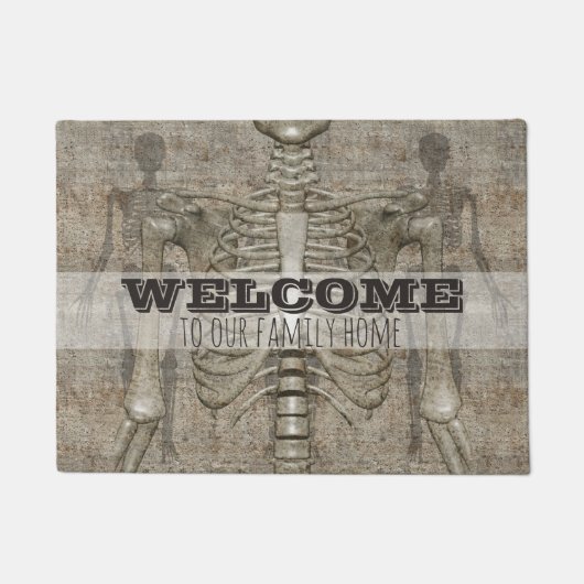 ようこそ不気味不気味なスケルトンのハロウィンドアフォーマット ドアマット (正面)