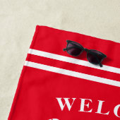 ようこそ我々のレイクハウスファミリーモノグラムレッド ビーチタオル (インサイチュ)