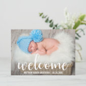 ようこそ新生児モダンホワイトスクリプトカード 案内状 (スタンド正面)