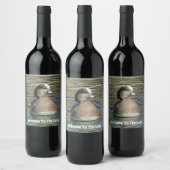 ようこそ湖の男性ウィゲオン写真ワイルドバード ワインラベル (ボトル)