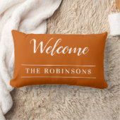 ようこそ燃えたオレンジパーソナライズされた色のファミリ名 ランバークッション (ブランケット)