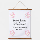 ようこそ甘い家を追加する家族の名前の年Est。文字 吊り下げ型タペストリー (正面)