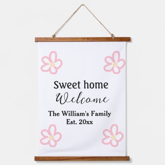 ようこそ甘い家を追加する家族の名前の年Est。文字 吊り下げ型タペストリー (正面)