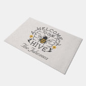 ようこそ私たちのハイブハニービー春 ドアマット (アングル)