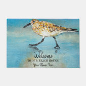 ようこそ私たちのビーチハウスサンドパイパーパーソナライズされた ドアマット (正面)